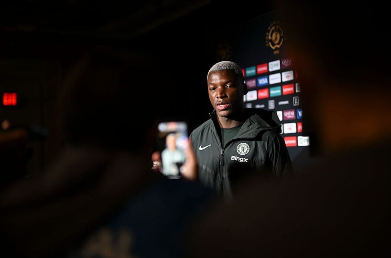 包含清晨勒沃库森备战英超；回应争议细节曝光；更衣室稳定；赛季目标并未改变的词条